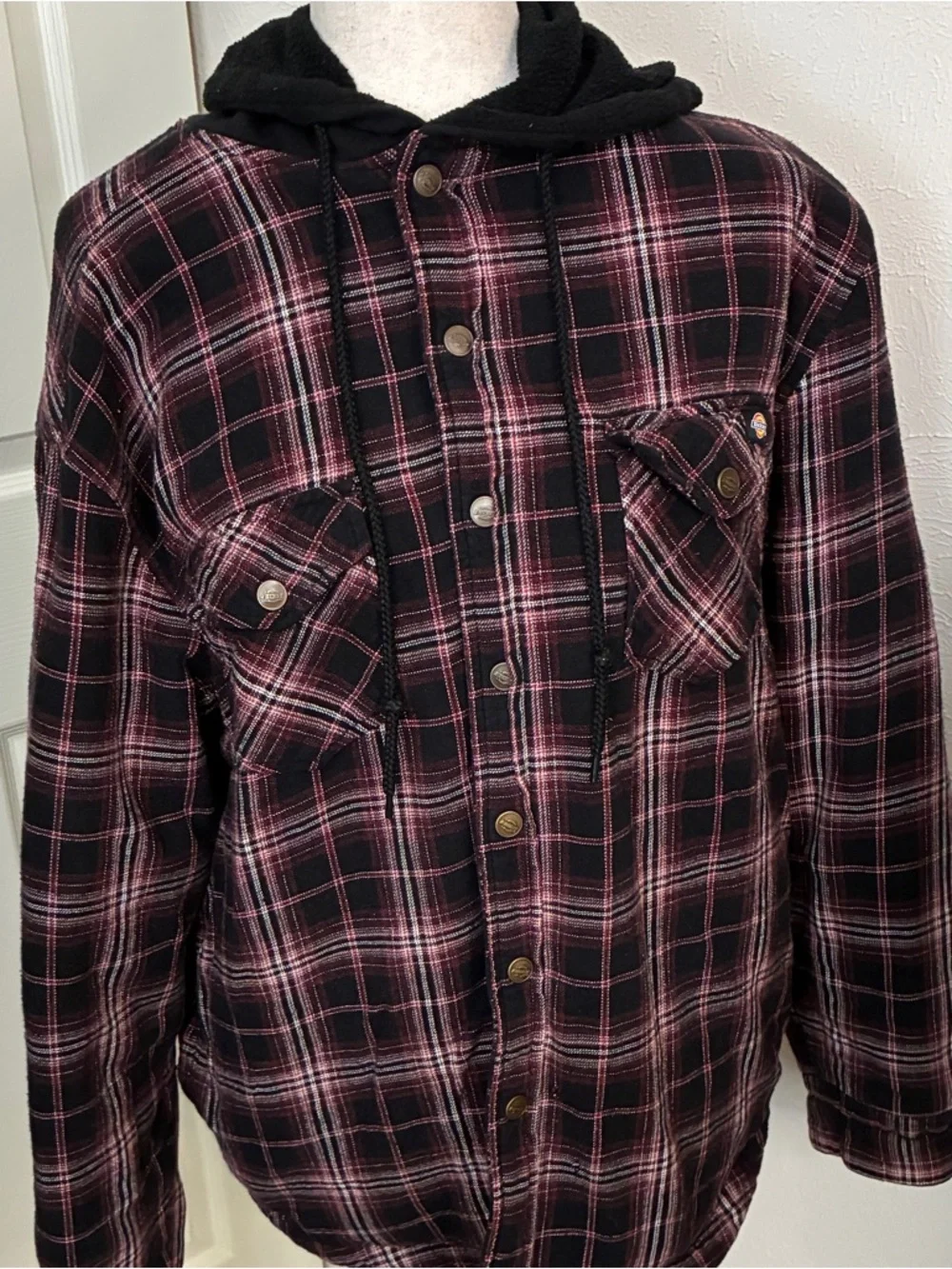 DICKIES Men’s Cotton shirt jacket Size Large. Snap front. See pics of worn area